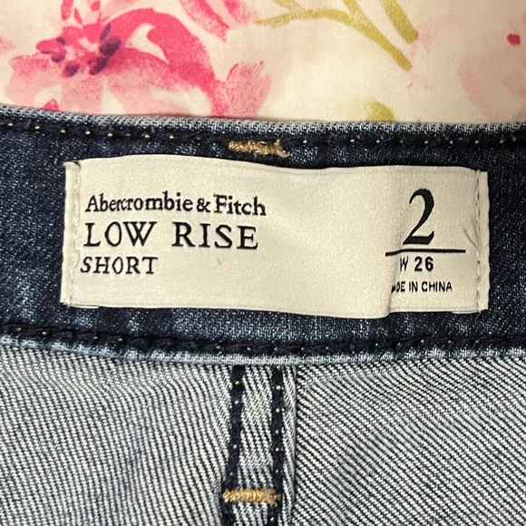A&F Low Rise Jean Shorts - Picture 3 of 3